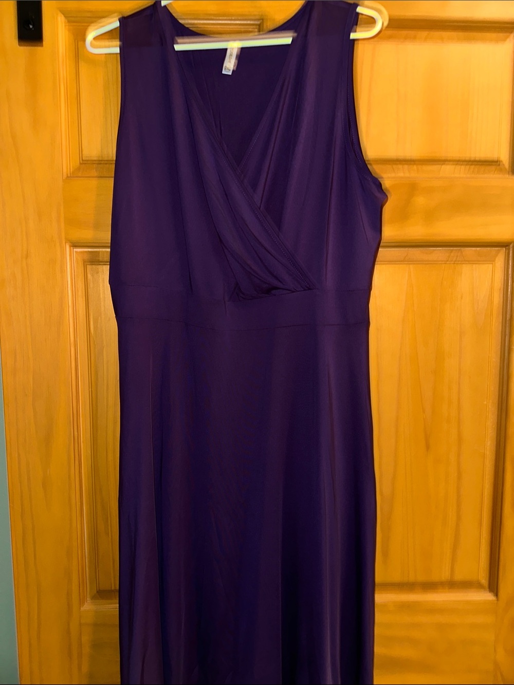 Sleeveless Purple V-Neck Maxi Dress — Classic Evening Style